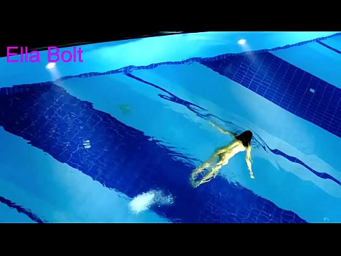 ❤️ Nu mă pot opri din privit, tânără blondă surprinsă înotând goală în piscina stațiunii ELLA BOLT ❤️❌ at ro.kutjeporno.ru ❤
